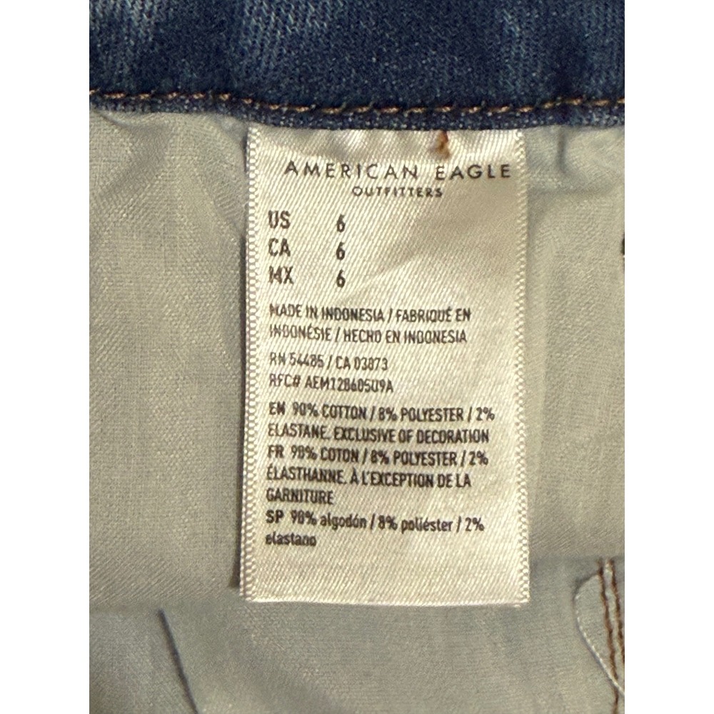American Eagle Curvy Hi-Rise Mini Distressed Denim Skirt Blue Size 6 Raw Hem - Picture 5 of 5